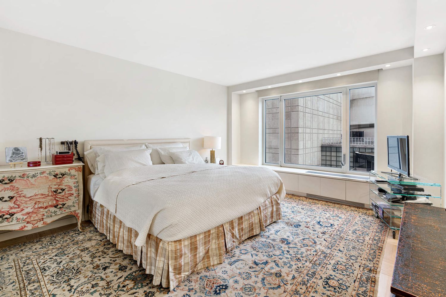 $3,100,000 | 1080 5th Avenue, Unit 6B | Upper East Side