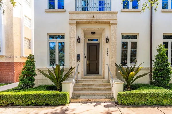 $2,995,000 | 533 Anastasia Avenue, Unit 533, Coral Gables, FL 33134