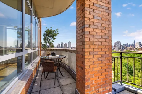 $2,290,000 | 20 Bayard Street, Unit 12A | Williamsburg