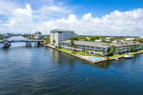 $389,000 | 2881 Northeast 32nd Street, Unit 220, Fort Lauderdale, FL 33306