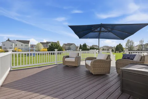 a front view of house with yard