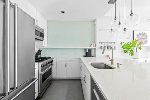 $2,495,000 | 404 East 76th Street, Unit 8A | Lenox Hill