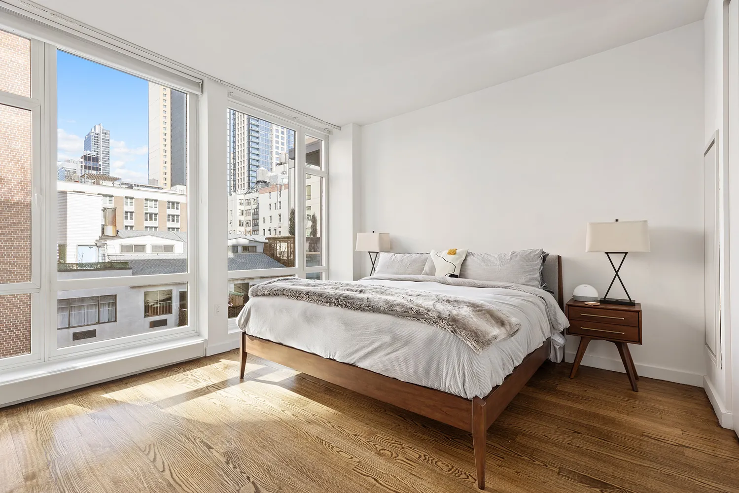 $2,350,000 | 133 West 22nd Street, Unit 8G | Chelsea