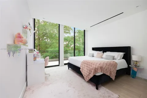 $6,350,000 | 5630 Pine Tree Drive, Miami Beach, FL 33140