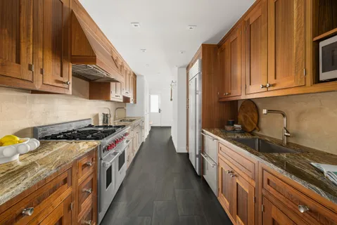 $11,950,000 | 157 East 65th Street | Lenox Hill
