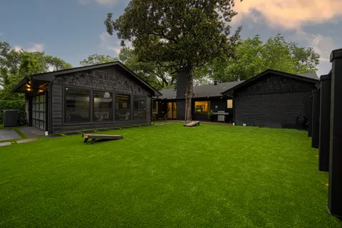 $849,000 | 10262 Vinemont Street, Dallas, TX 75218