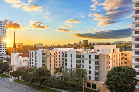 $1,499,000 | 10450 Wilshire Boulevard, Unit 7E, Los Angeles, CA 90024