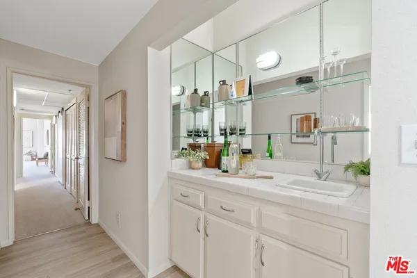 $1,138,000 | 1915 Malcolm Avenue, Unit 301, Los Angeles, CA 90025