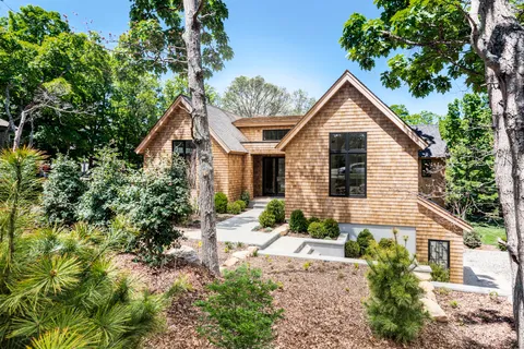 $4,995,000 | 21 Ocean Parkway, East Hampton, NY 11937