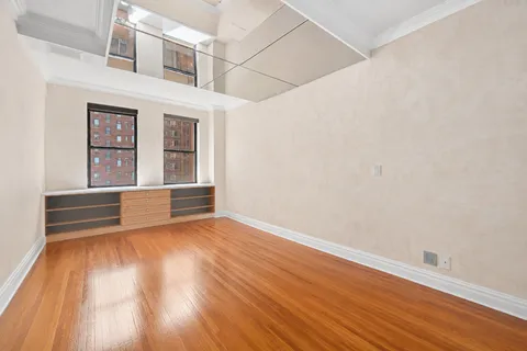 $698,000 | 339 East 58th Street, Unit 9A | Sutton Place