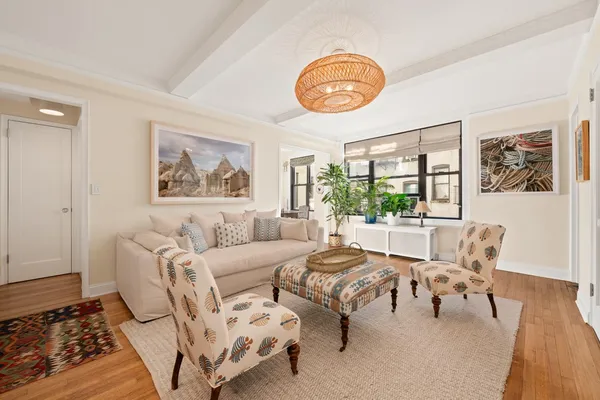 $689,000 | 12 East 97th Street, Unit 6A | Upper East Side