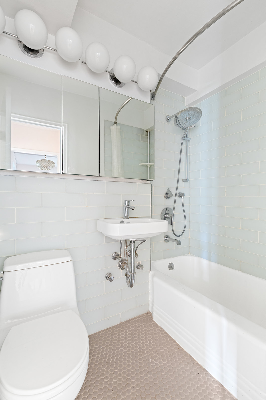 100 Remsen Street, Unit 3C Brooklyn, NY 11201 - Photo 6 of 10 a bathroom with a sink a toilet and bathtub