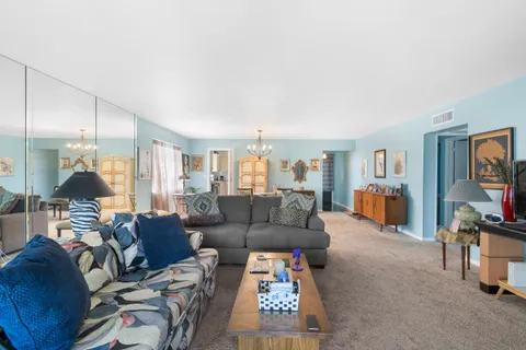 $250,000 | 2333 Indian River Boulevard, Unit 401, Vero Beach, FL 32960