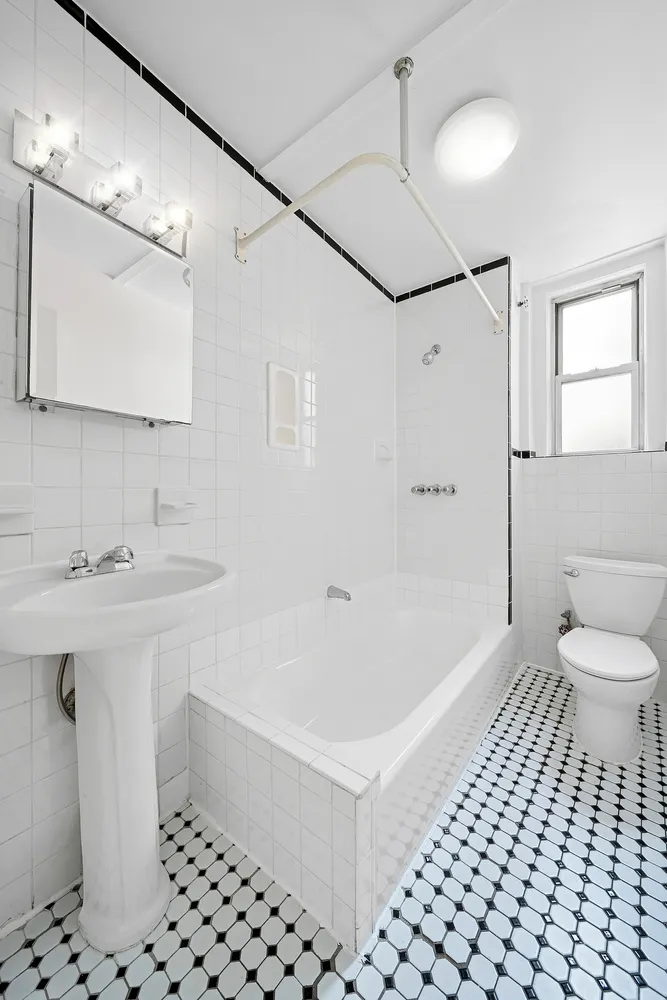 $6,750 | 123 Waverly Place, Unit 8A | Greenwich Village