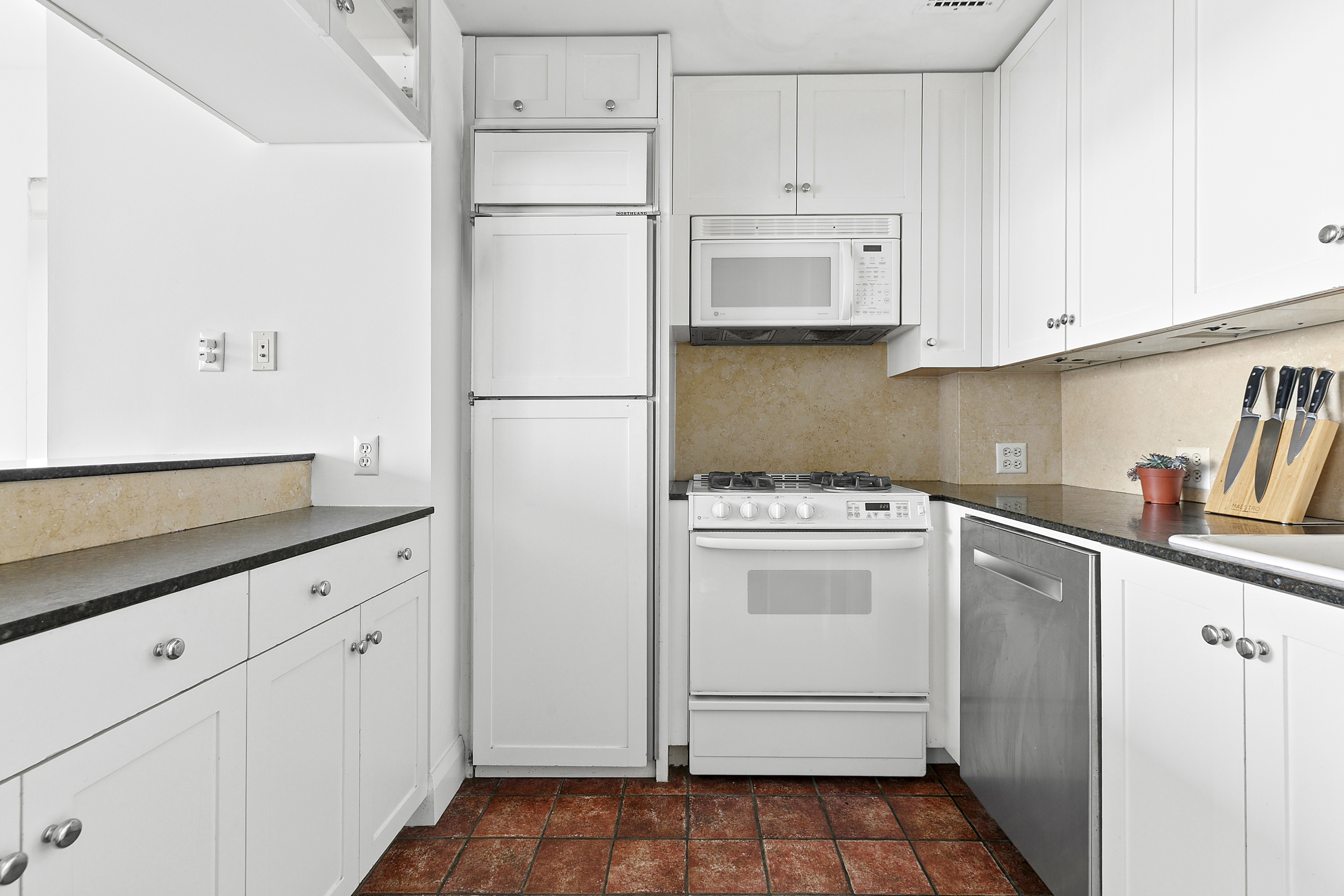 77 Bleecker Street, Unit 1205 Manhattan, NY 10012 - Photo 4 of 9