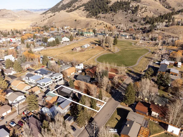 $3,900,000 | 667 East Kelly Avenue, Jackson, WY 83001