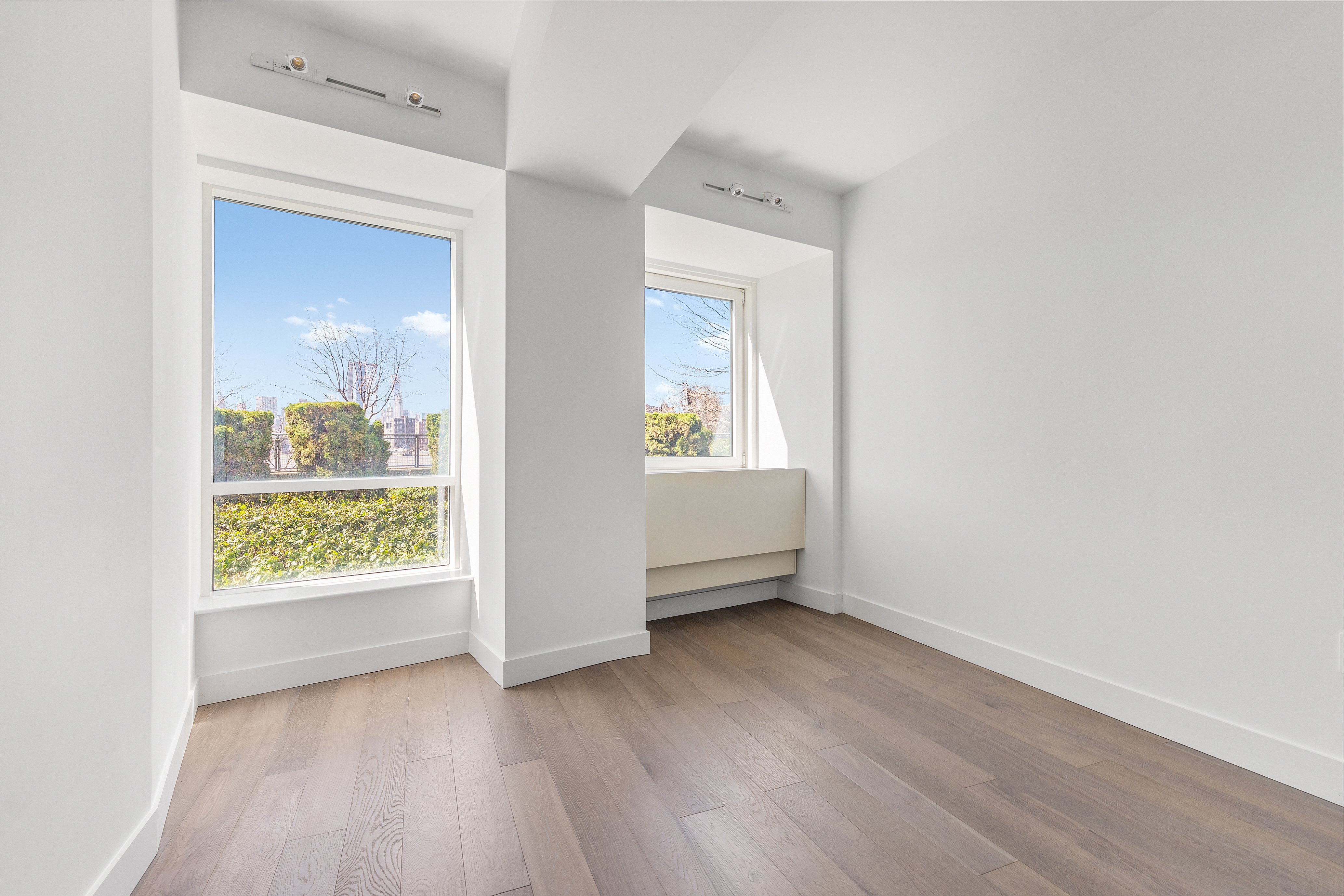 440 Kent Avenue, Unit 1B Brooklyn, NY 11249 - Photo 14 of 22 an empty room with windows and closet