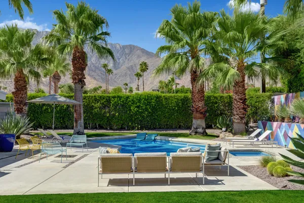 $1,075,000 | 406 East Desert Holly Circle, Palm Springs, CA 92262