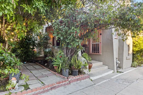 $1,230,000 | 836 North Benton Way, Los Angeles, CA 90026