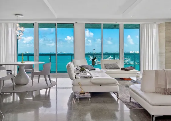 $3,900,000 | 10 Venetian Way, Unit 804, Miami Beach, FL 33139