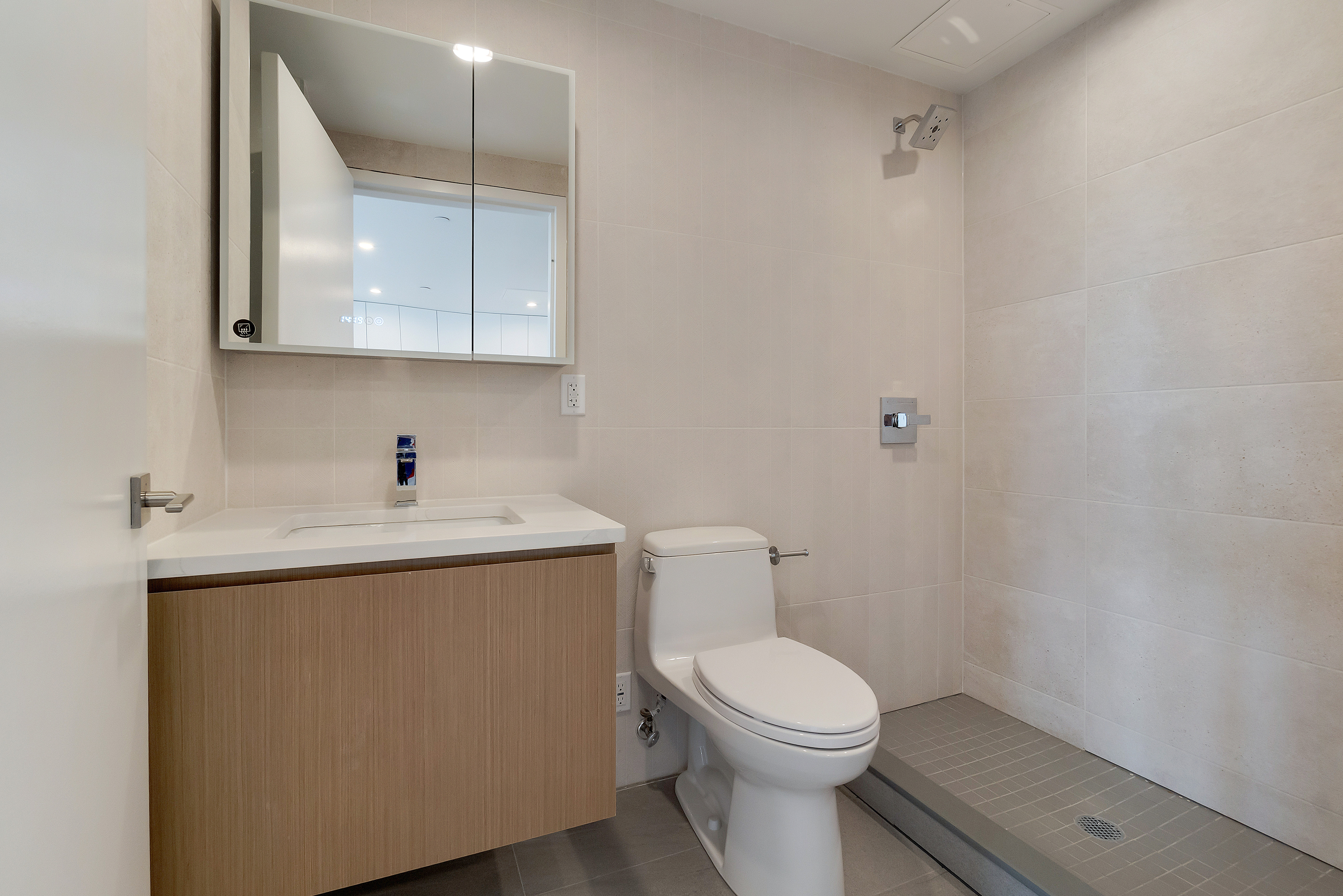2286 Cropsey Avenue, Unit 6G Brooklyn, NY 11214 - Photo 5 of 22 a bathroom with a toilet sink and mirror