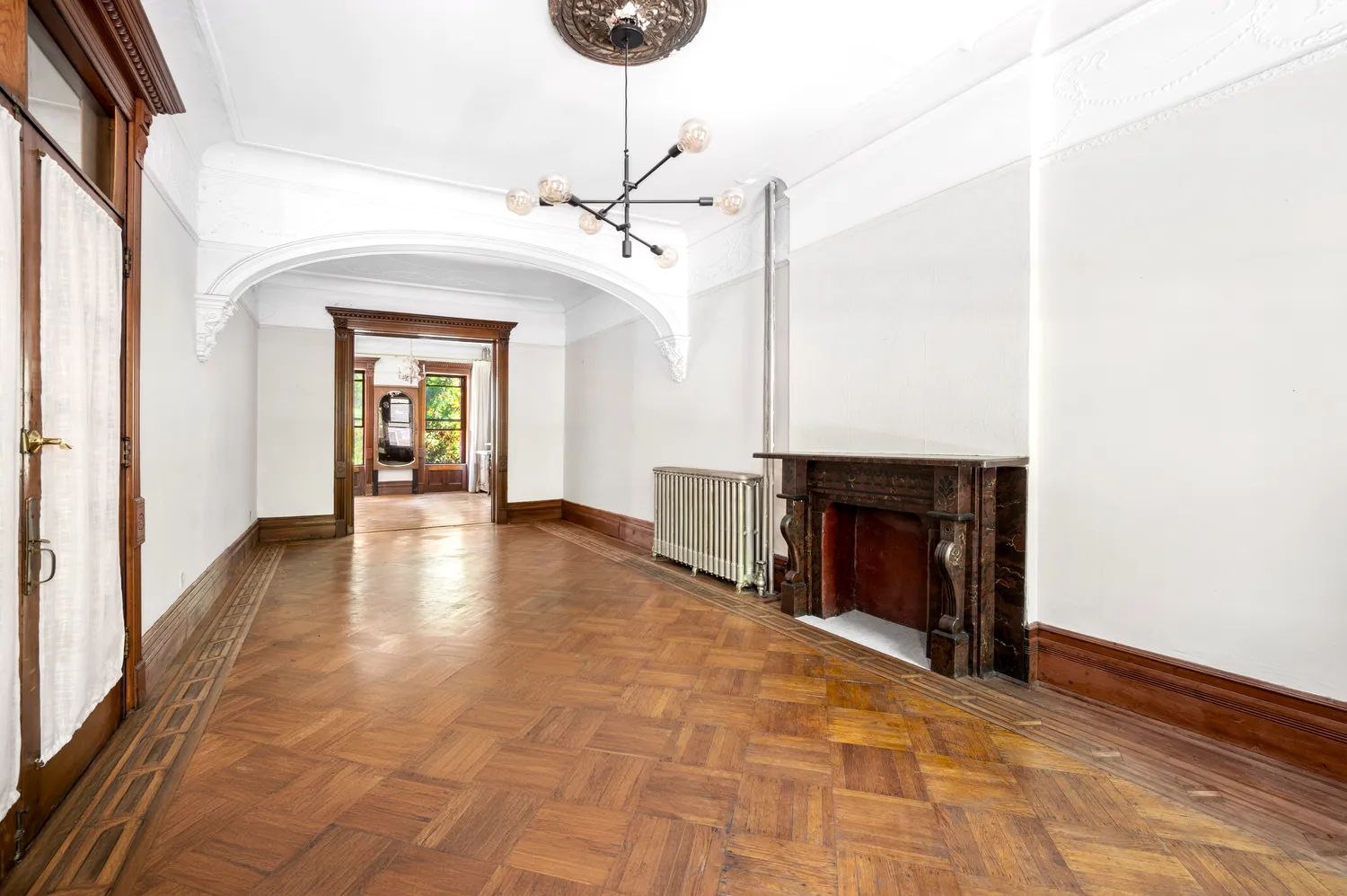 $3,600 | 21-35 45th Road, Unit PARLOR | Long Island City