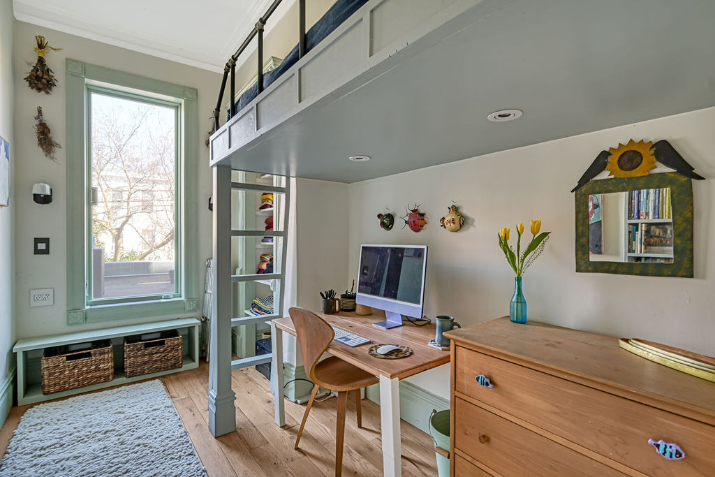 315 15th Street Brooklyn, NY 11215 - Photo 16 of 25 a workspace with furniture and window