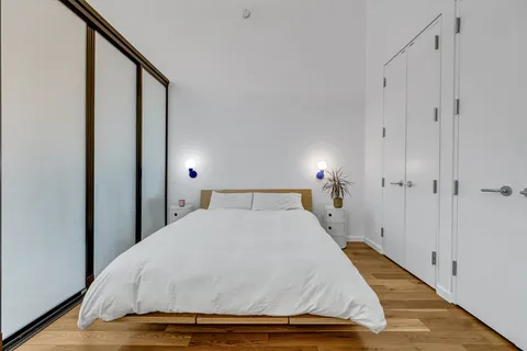 $899,000 | 27-28 Thomson Avenue, Unit 127 | Long Island City