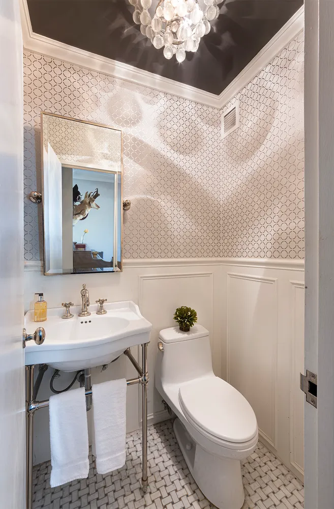 $1,325,000 | 61 West 62nd Street, Unit 20D | Upper West Side