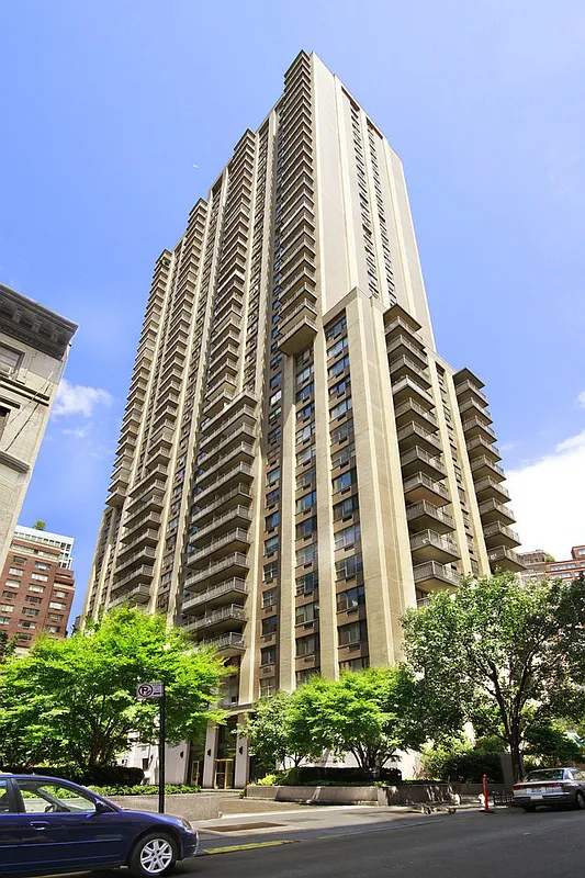 201 West 70th Street, Unit 7H Manhattan, NY 10023 - Photo 13 of 15 a view of a multi story building