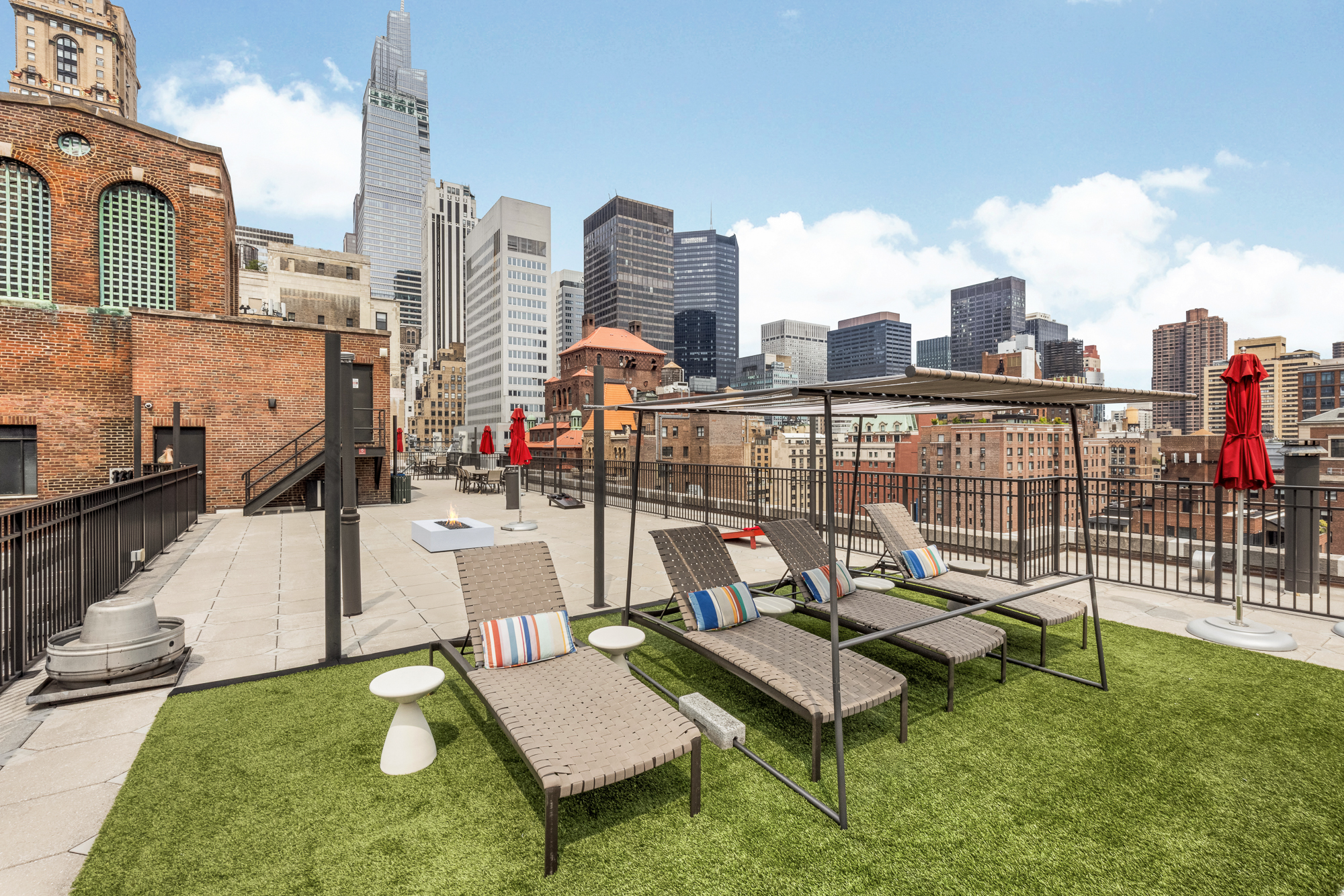220 Madison Avenue, Unit 14/15O Manhattan, NY 10016 - Photo 17 of 18 a roof deck with a table and chairs