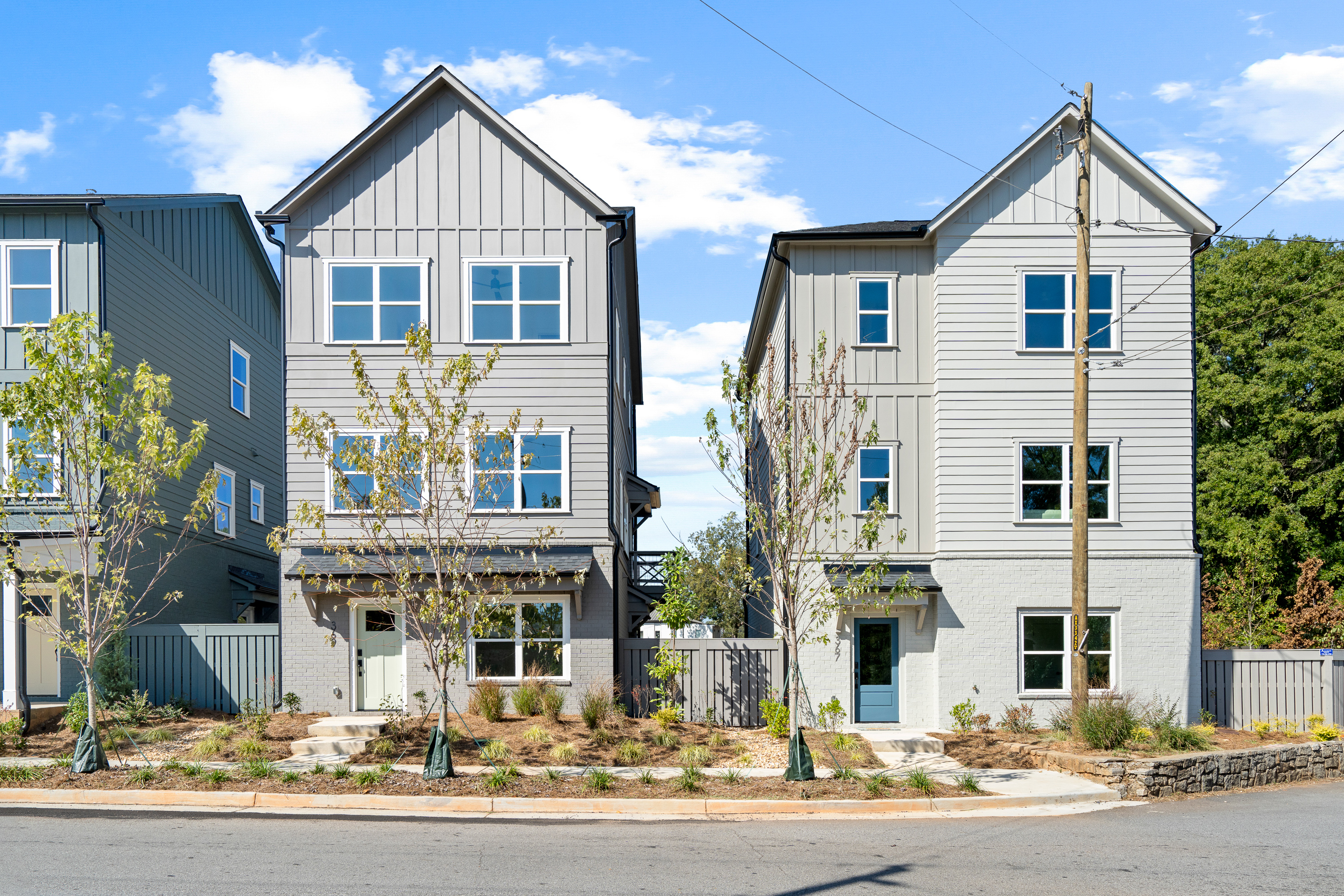 369 Kings Landing Atlanta, GA 30354 - Photo 2 of 41 a front view of a house with a road