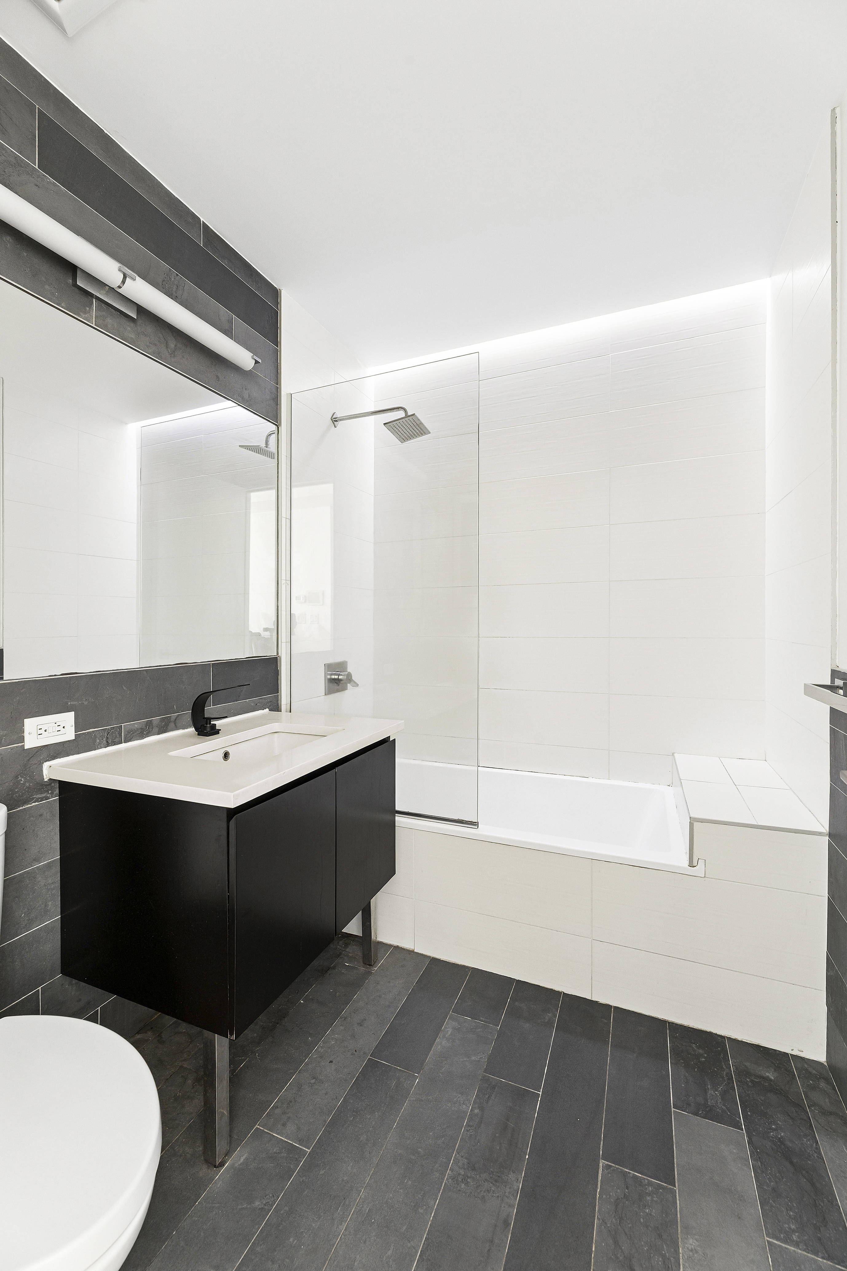 1059 Manhattan Avenue, Unit 4C Brooklyn, NY 11222 - Photo 4 of 14 Gallery Image 4
