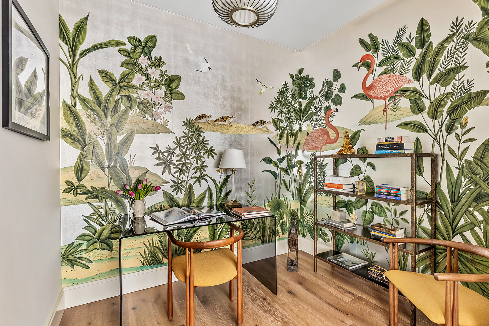 30 East 29th Street, Unit 16A Manhattan, NY 10016 - Photo 4 of 16 a vase of flowers sitting on a table