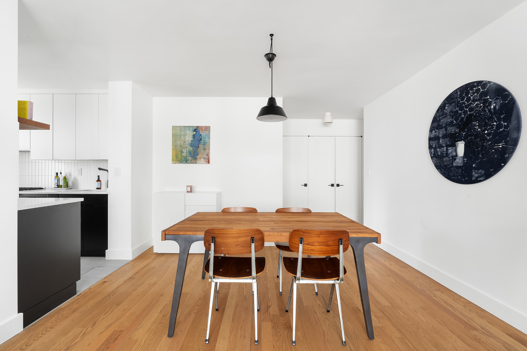 201 East 17th Street, Unit 16H Manhattan, NY 10003 - Photo 5 of 16 a dining room with a table and chairs