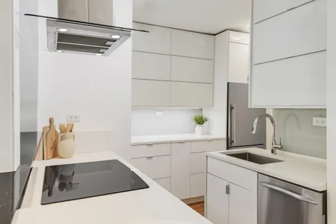 $999,000 | 330 East 70th Street, Unit 4F | Lenox Hill