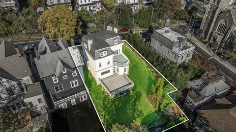 $1,150,000 | 351 St Pauls Avenue | Stapleton