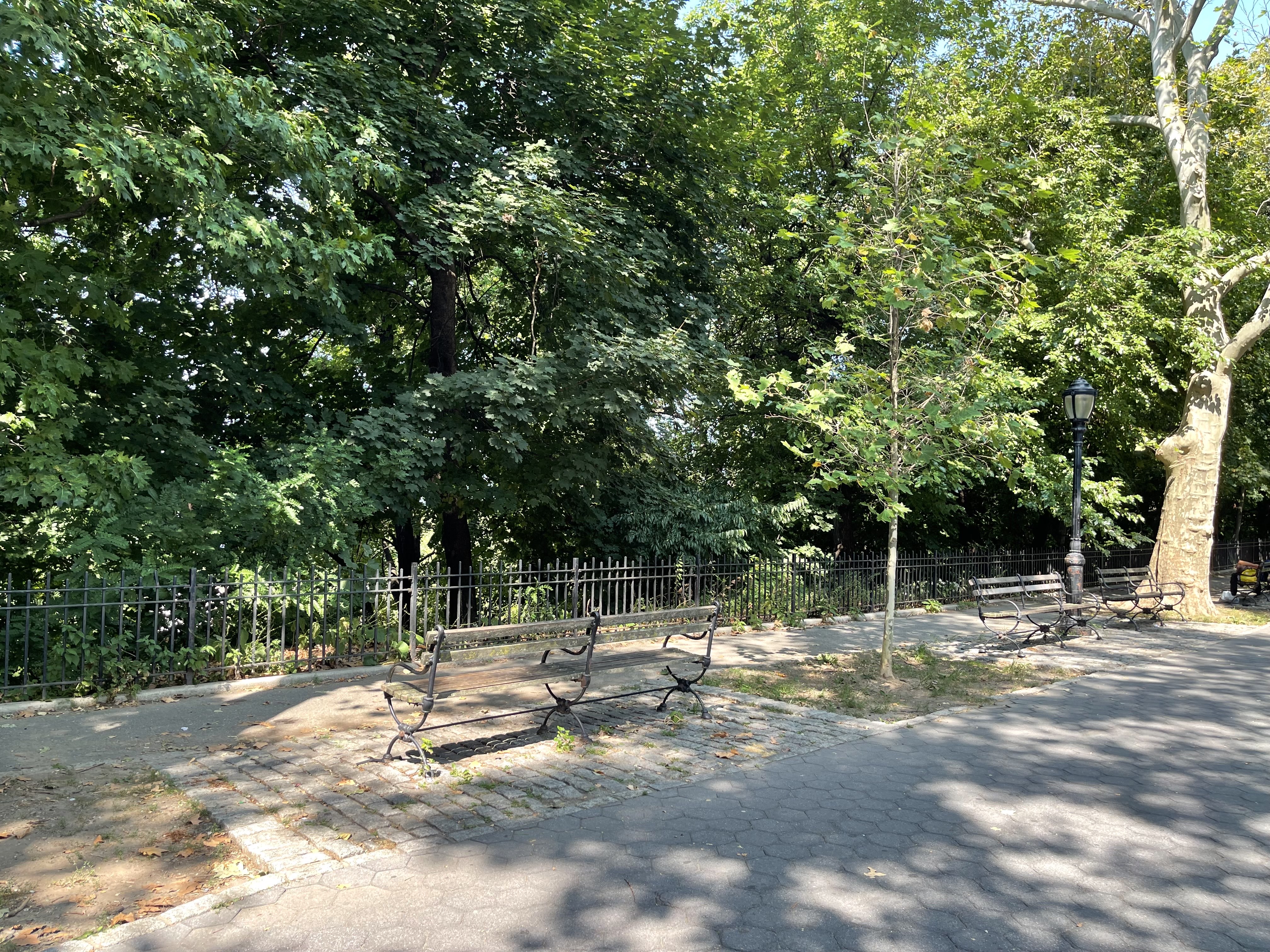 690 Riverside Drive, Unit 3F Manhattan, NY 10031 - Photo 15 of 19 a backyard of a house with table and chairs