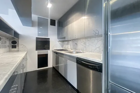 $1,695,000 | 300 East 33rd Street, Unit 9M | Kips Bay