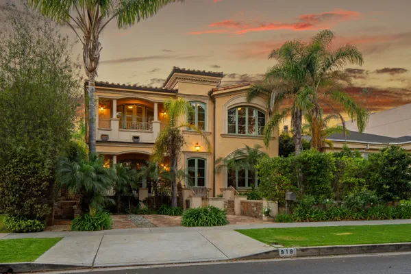 $5,195,000 | 919 South Gretna Green Way, Los Angeles, CA 90049