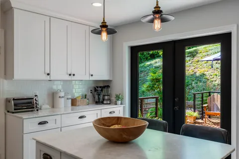 $1,250,000 | 1702 Mason Hill Drive, Alexandria, VA 22307