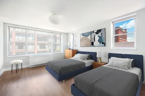 $6,000,000 | 296 West 10th Street, Unit 8S | West Village