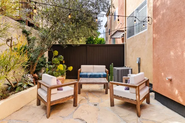 $1,249,000 | 3965 Moore Street, Unit 104, Los Angeles, CA 90066