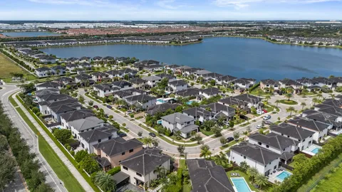 $1,395,000 | 15450 Northwest 88th Avenue, Miami Lakes, FL 33018