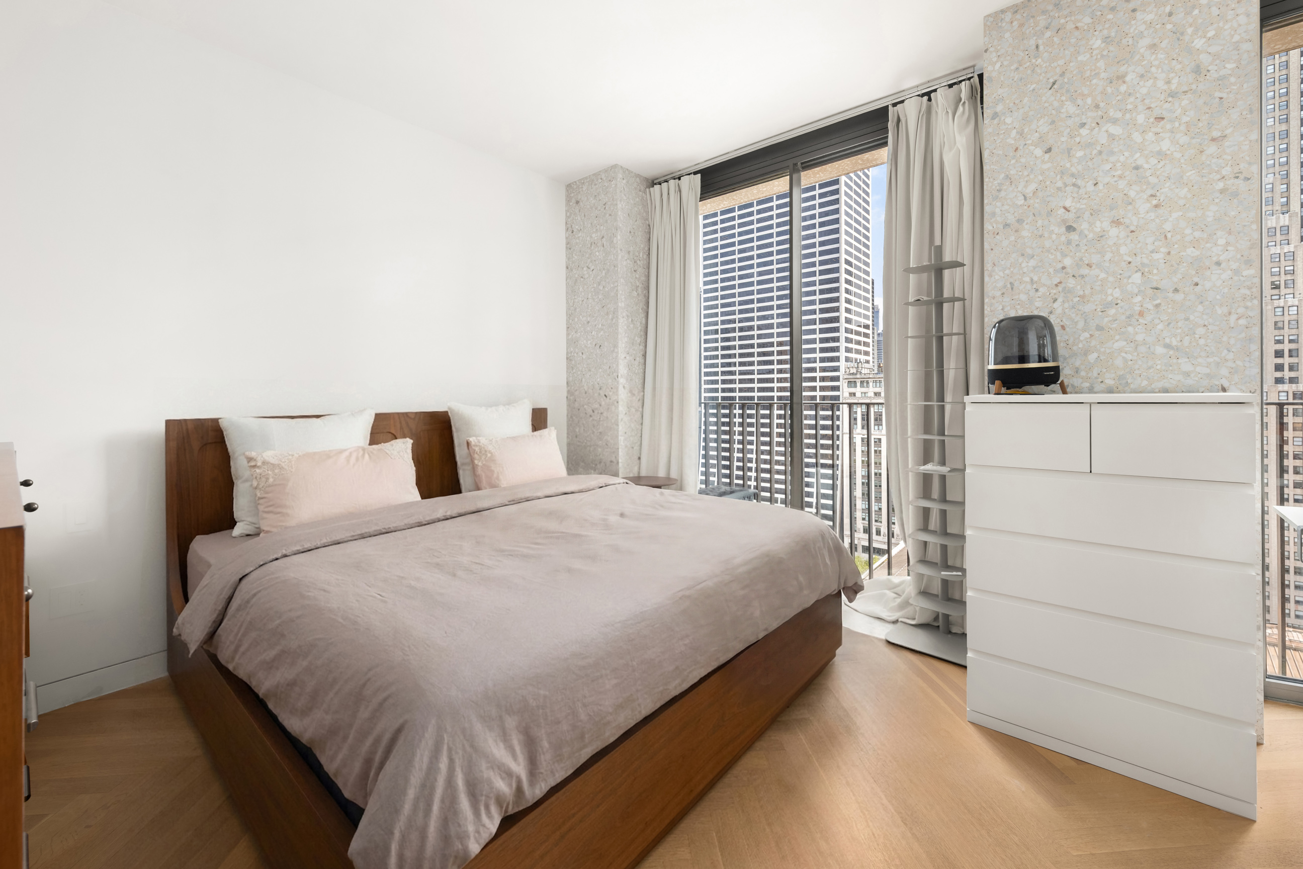 16 West 40th Street, Unit 22B Manhattan, NY 10018 - Photo 4 of 7 Gallery Image 4