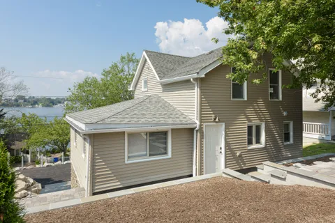 $795,000 | 286 Riverside Drive, Tiverton, RI 02878
