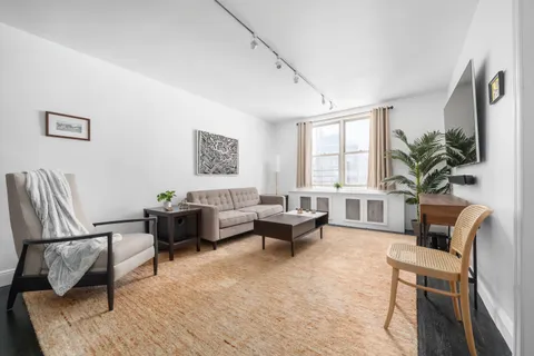 $995,000 | 408 West 34th Street, Unit 5B | Hudson Yards