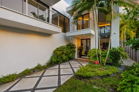 $4,950,000 | 3770 Kumquat Avenue, Miami, FL 33133