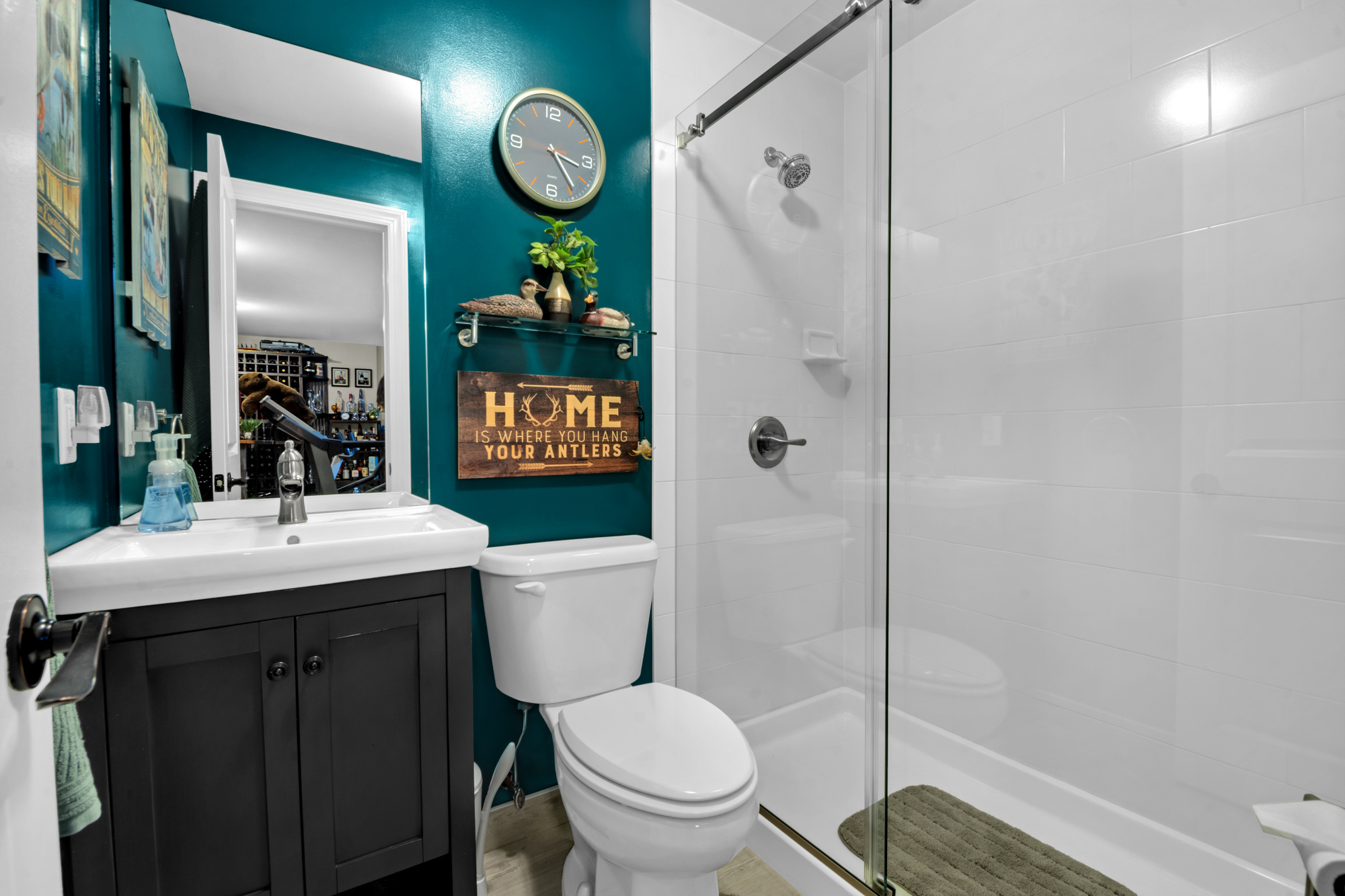 909 Jewett Avenue Staten Island, NY 10314 - Photo 34 of 65 a bathroom with a sink toilet and shower