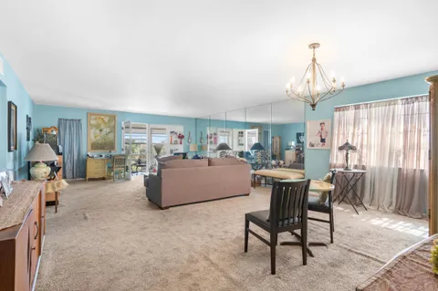 $250,000 | 2333 Indian River Boulevard, Unit 401, Vero Beach, FL 32960